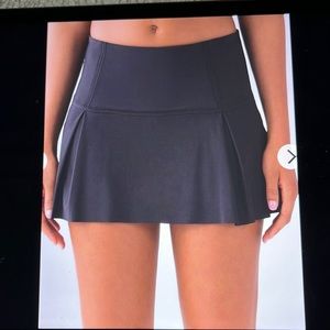 Lululemon Lost in Pace skirt, black, size 6. Barely worn, excellent condition.
